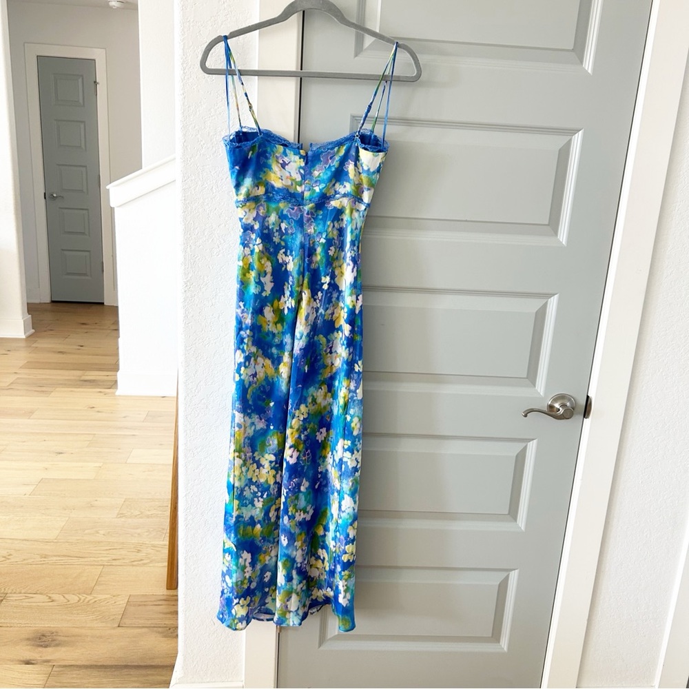 New ASTR Florianne Floral Satin Midi Dress Revolve - Picture 6 of 6